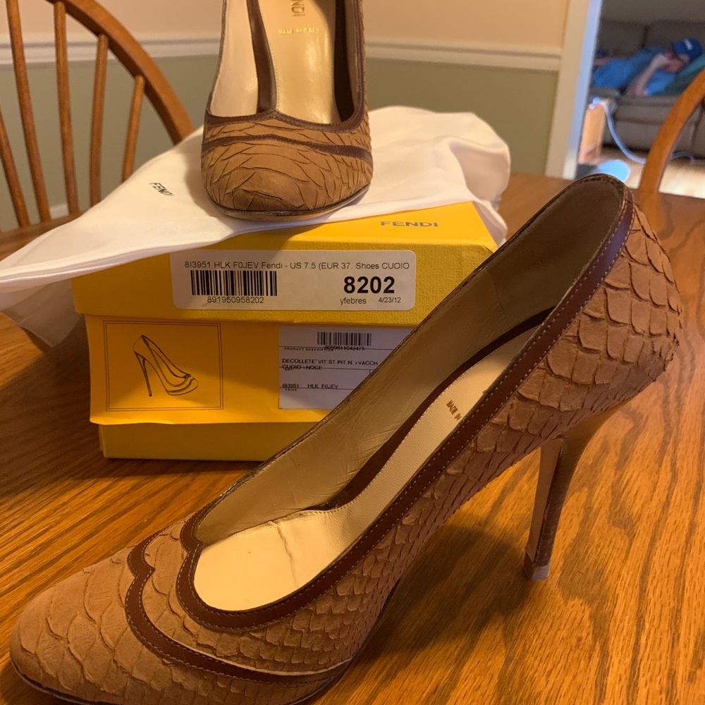 Fendi Cuoio heels 7.5 excellent condition